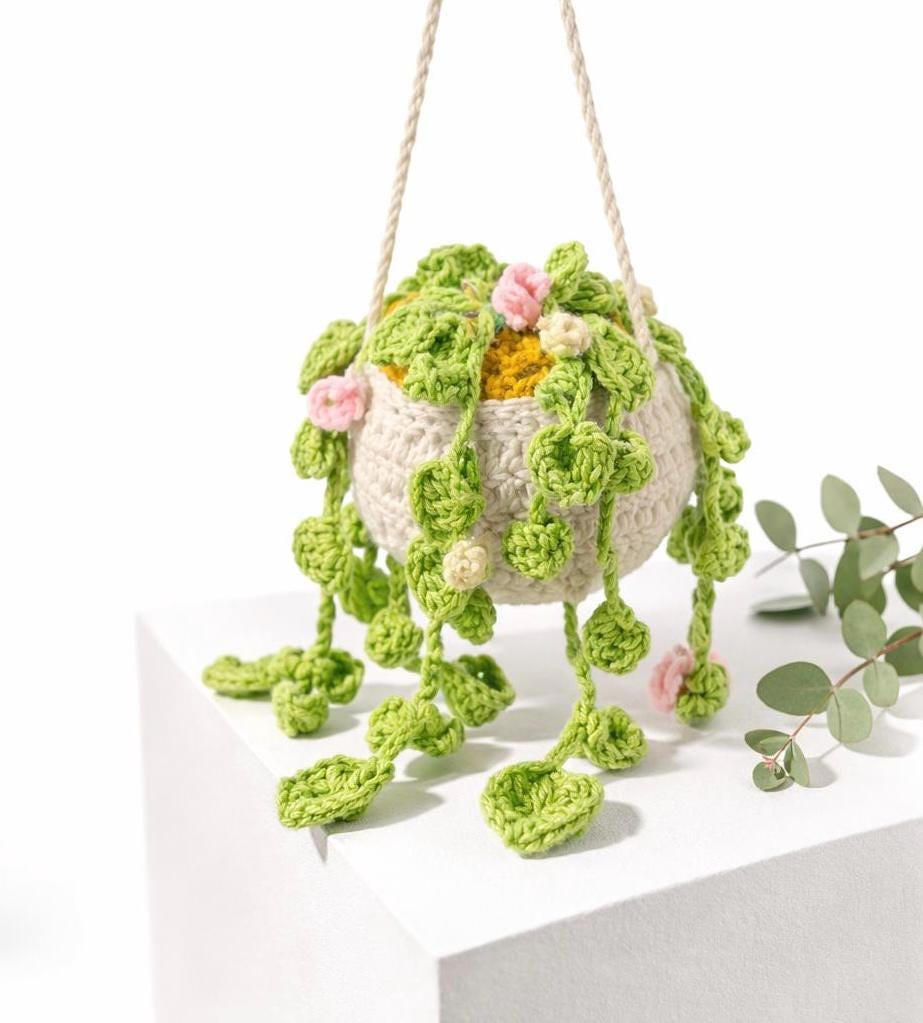 Faux string of turtles crochet plant on a desk as a no-water houseplant gift for plant lovers